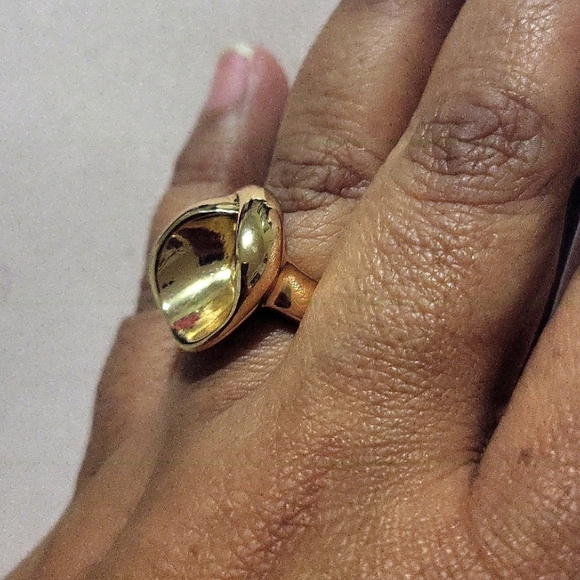 Ring - Picture 2 of 3